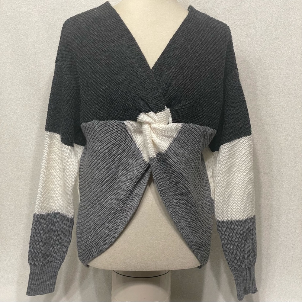Polly & Esther Colorblock Twist Front Sweater Gray White Black Women’s Size L